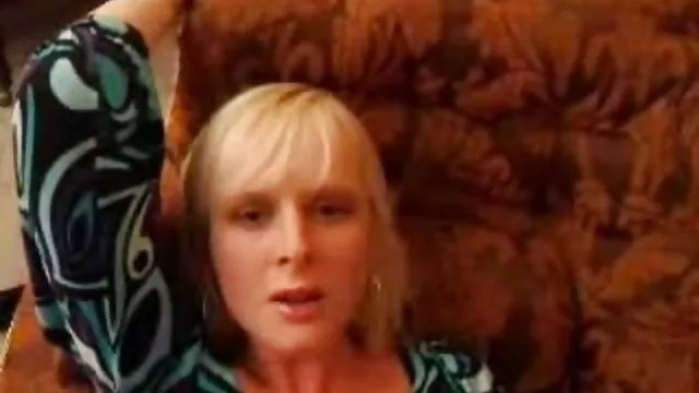 A travessa Paulina Lima acaricia o seu grande pénis enquanto é atropelada por videos porno caseiros com gordinhas um carro.
