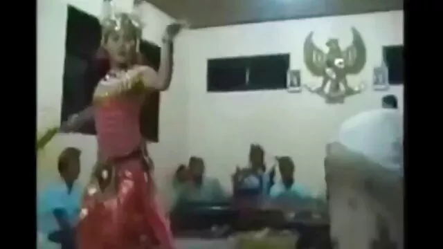 Empurro a almofada do meu namorado e ponho uma cunha! vídeo pornô das gordinhas mais gostosas
