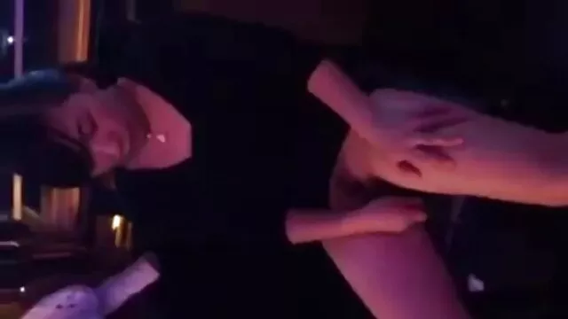 O Skinny Justin B e o Zak organizam uma sessão de sexo selvagem na cama. filme porno gorda