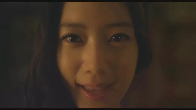 Os vídeo pornô da mulher gorda britânicos partilham um broche e depois fodem-se com uma pila grande.