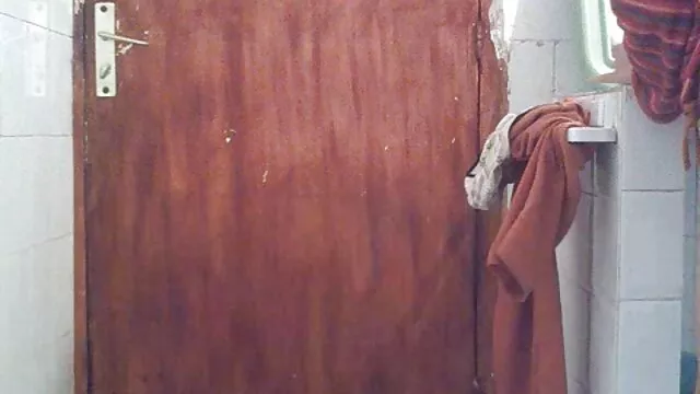 Bumblebee com Mamas grandes vídeo de pornô mulher gorda e pilas masturba-se durante o banho