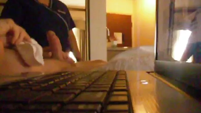Babe with big natural quero ver vídeo pornô de gordinha tits and sexy curves fucks himself
