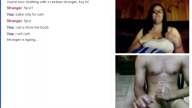 O ar engolido e a Emma engasgar o vídeo de pornô gordinha grande galo