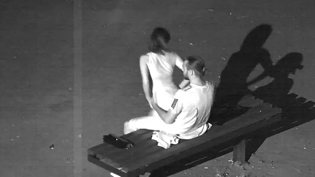 Um tipo Magricela escaldante fodido por uma pila enorme. video caseiro de gordas