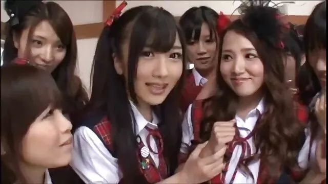 A mulher japonesa da Milf fodeu vídeos pornô de mulheres gordas à frente da mãe.