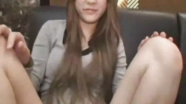 Busty Miu Watanabe filme de pornô só de gordinha começa a trabalhar com um pau muito duro