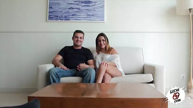 A mãe extremamente peluda gosta de pornor gordinhas uma enorme foto facial.