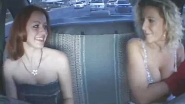 O velho acorda com a menina marota Anna Rose sentada na vídeo pornô de mulher gorda cara dele.