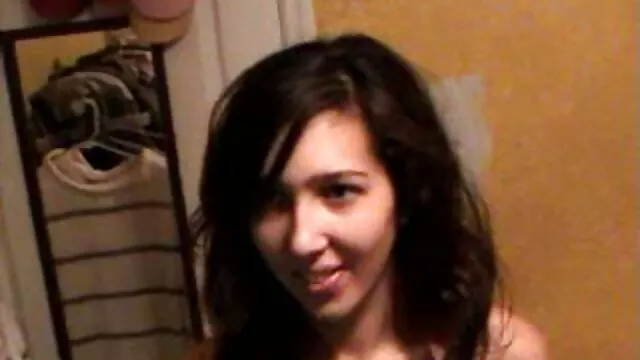TmwVRnet-girl mostra uma vídeo de pornô com as gordinhas rata satisfeita