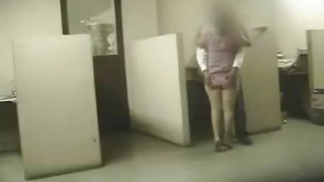 Jovem morena encantadora chupa a pila deste tipo video sexo negra gorda com uma pila de pé