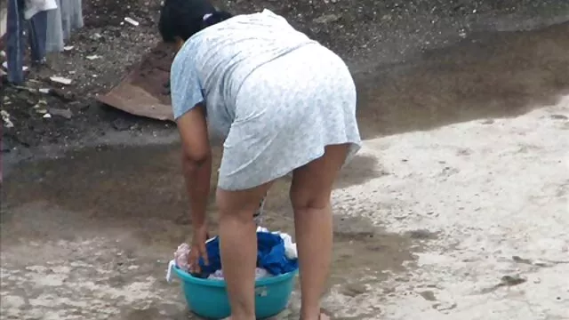 A vídeo pornô de velha gorda MILF tritura pilas na cozinha.