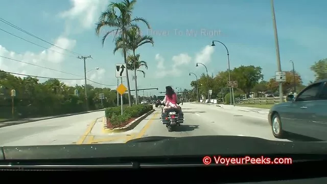 O bandido Natural Aaron masturba quero vídeo pornô de mulher gorda a pila com carne brilhante.