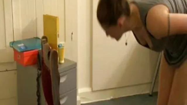 com meias-calças e vestido vermelho quero vídeo pornô de mulher gorda de cabedal fica com o rabo