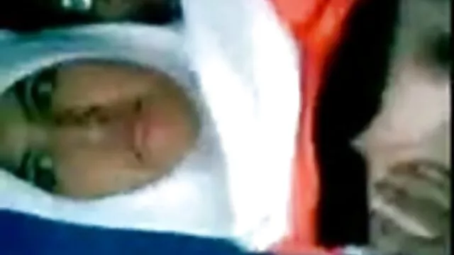 Duas video caseiro de gordas senhoras a chupar pilas