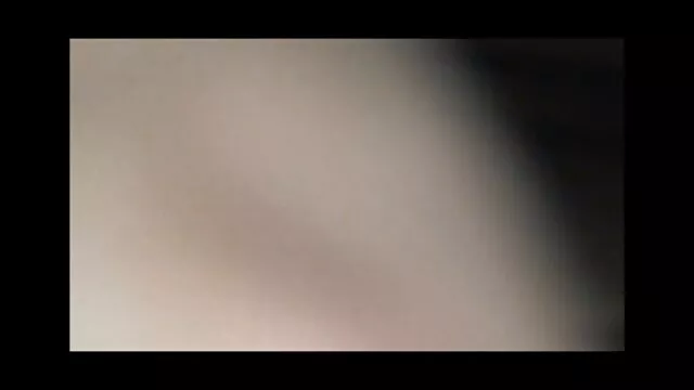 A Morena Gira faz filme pornográfico de mulher gorda sexo anal no sofá.